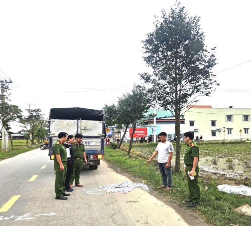 VKSND khu vực 11 kiểm sát dựng lại hiện trường tai nạn giao thông